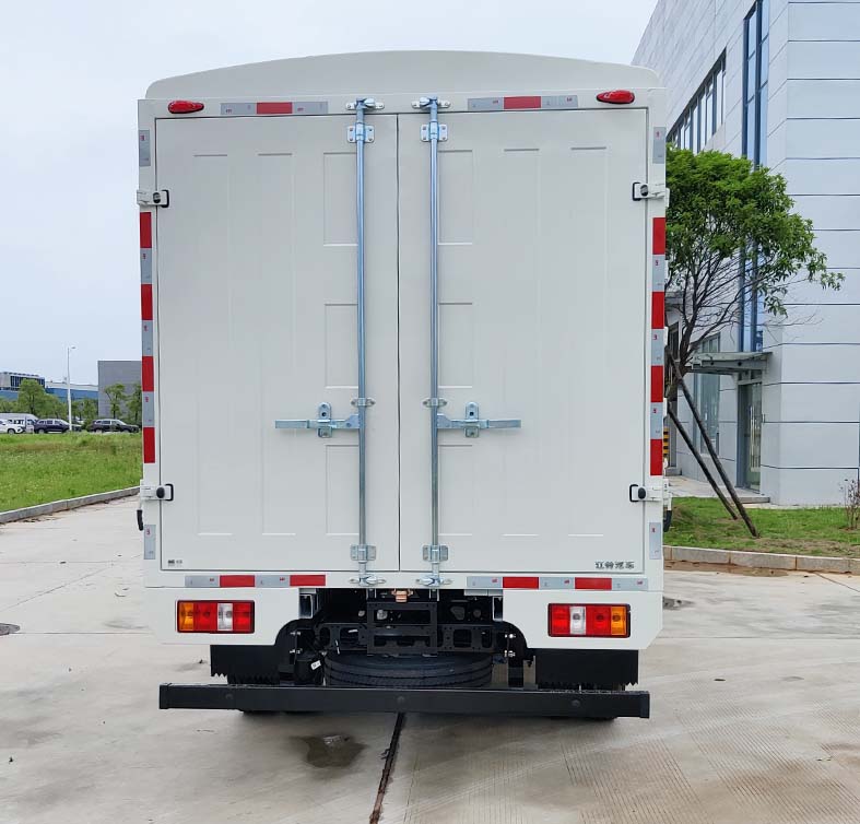 江鈴牌JX5047CCYTGB26倉(cāng)柵式運(yùn)輸車公告圖片