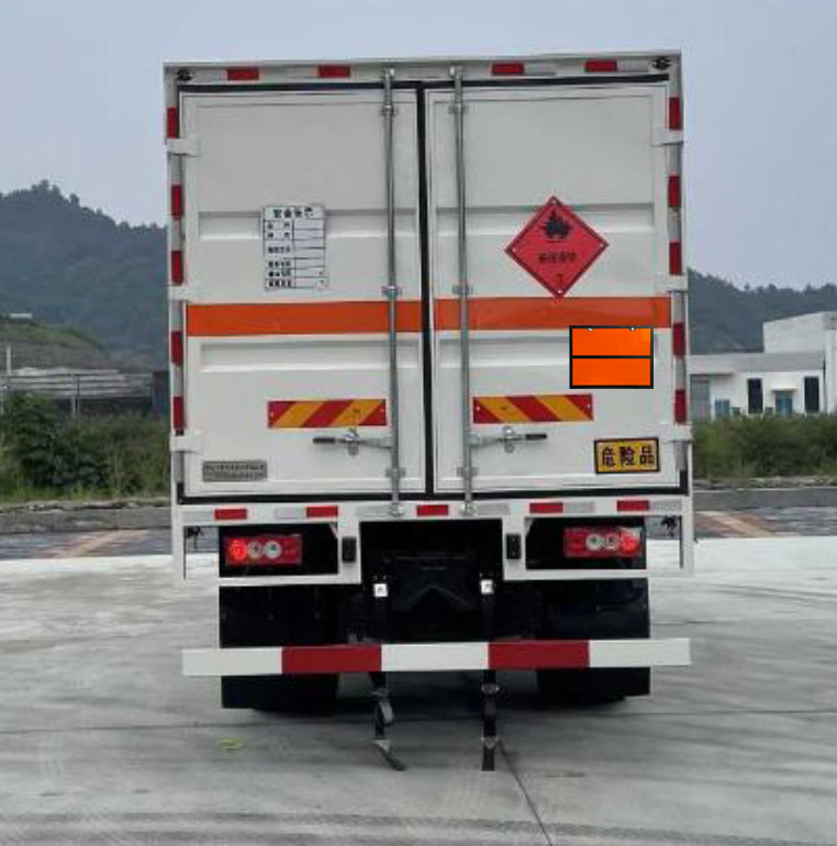 專致牌YZZ5128XRYBJ6易燃液體廂式運(yùn)輸車公告圖片