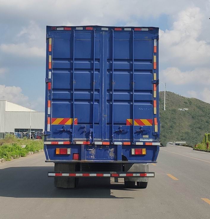 乘龍牌LZ5180XXYH5AC3廂式運(yùn)輸車公告圖片