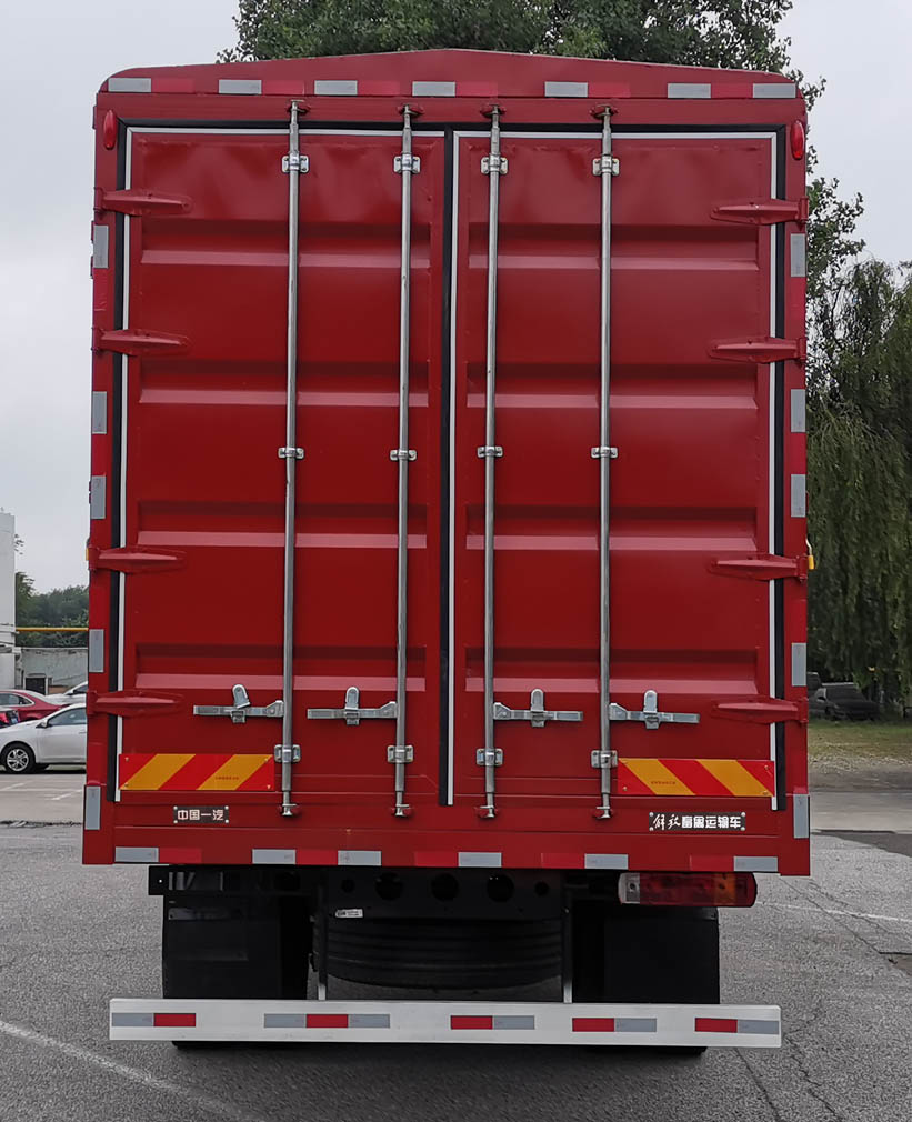 解放牌CA5180CCQP28K2L2E6A80畜禽運(yùn)輸車(chē)公告圖片