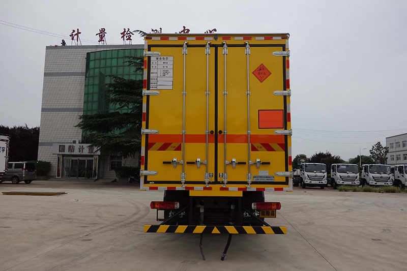 紅宇牌HYJ5180XQY-CA爆破器材運(yùn)輸車公告圖片