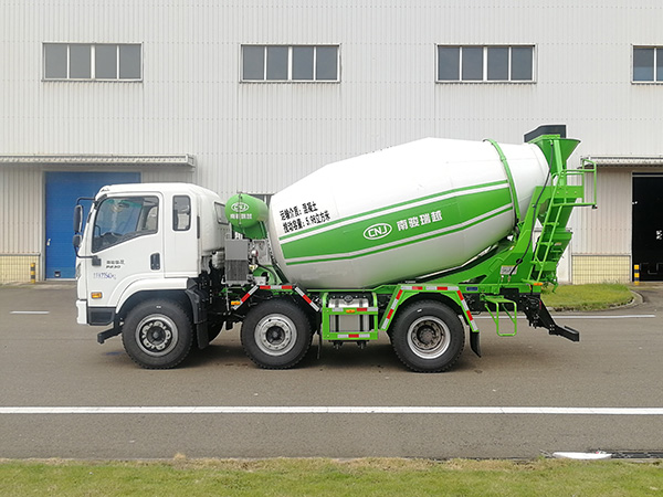 混凝土攪拌運輸車圖片