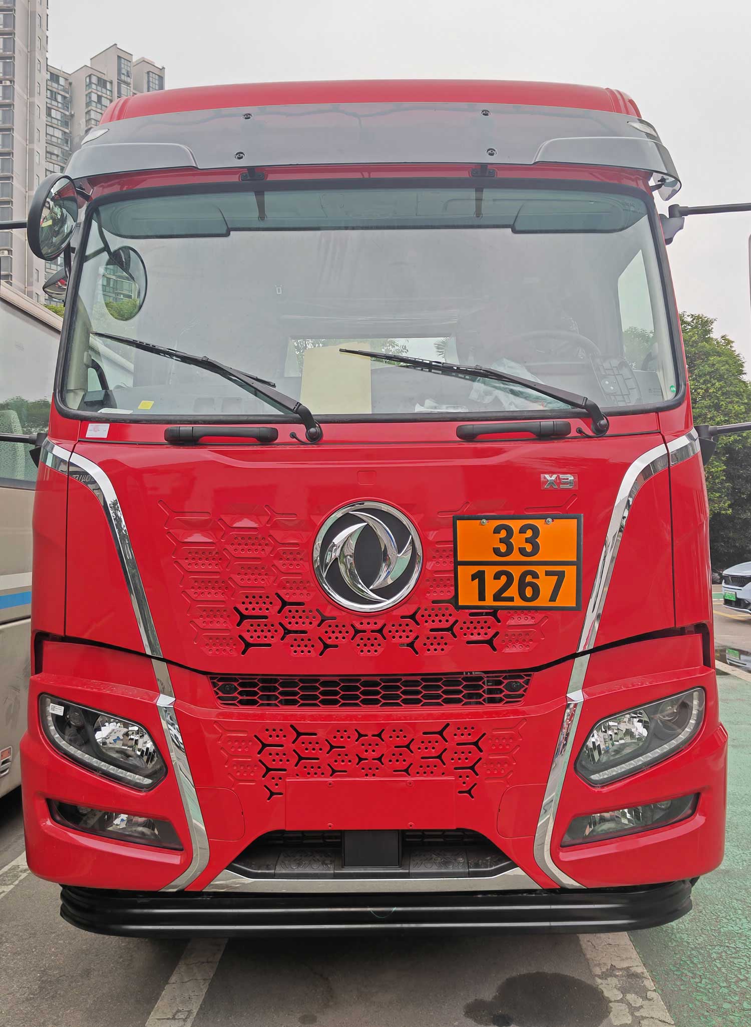 專(zhuān)致牌YZZ5260GRY6易燃液體罐式運(yùn)輸車(chē)公告圖片