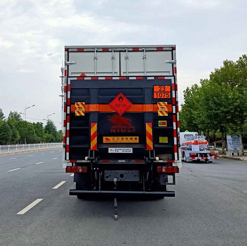 楚飛牌CLQ5180XRQ6ZZ易燃?xì)怏w廂式運輸車公告圖片