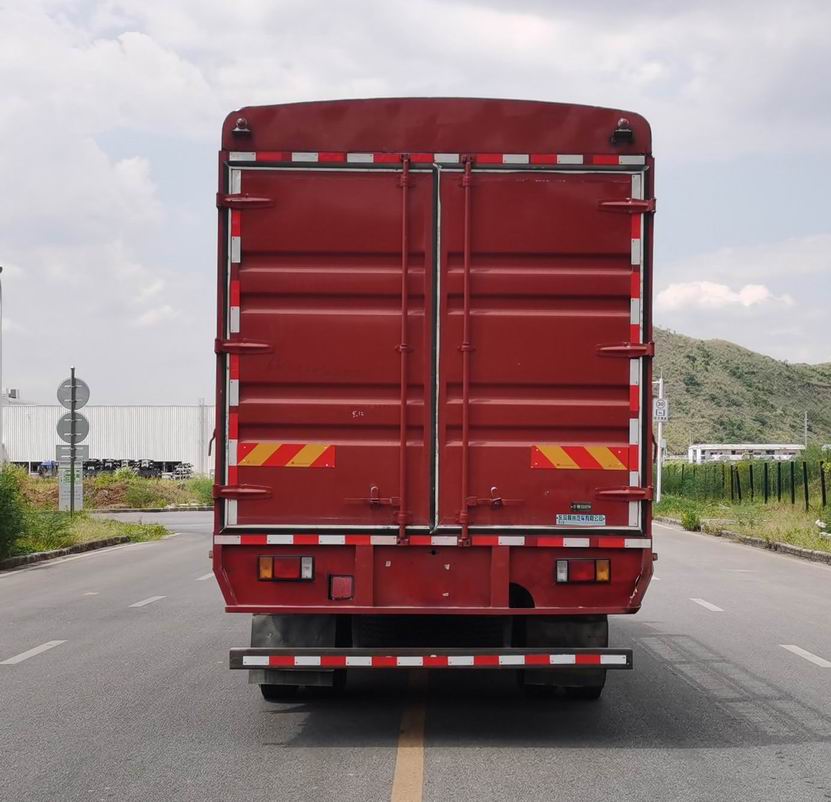 乘龍牌LZ5180CCYH5AC2倉(cāng)柵式運(yùn)輸車公告圖片