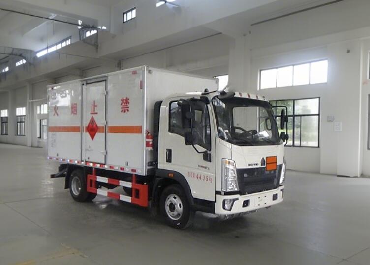 程力威牌CLW5040XRQZ6易燃氣體廂式運輸車