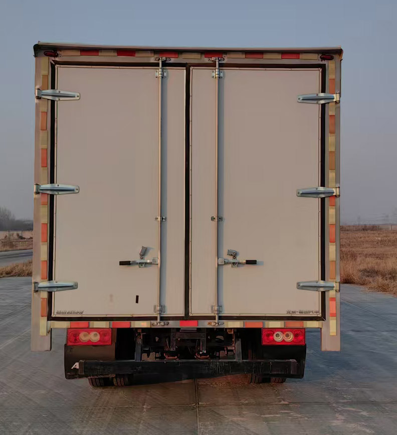 福田牌BJ5048XLC-FM8冷藏車公告圖片