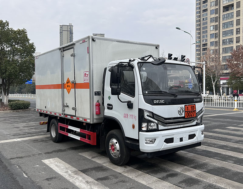 楚飛牌CLQ5090XQY6E爆破器材運(yùn)輸車公告圖片