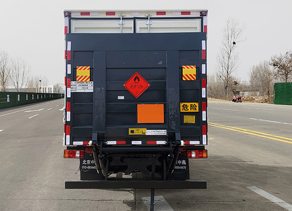 中燕牌BSZ5124XRQC6B易燃?xì)怏w廂式運(yùn)輸車公告圖片