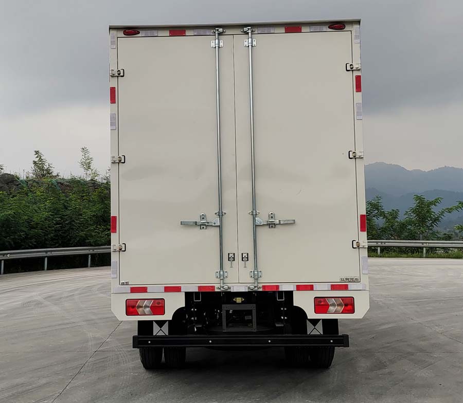 江鈴牌JX5074XXYTSGH26廂式運(yùn)輸車公告圖片