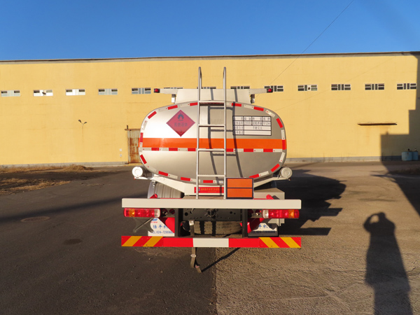 陸平機(jī)器牌LPC5322GYYB6運(yùn)油車公告圖片