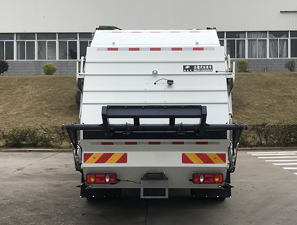 福龍馬牌FLM5182ZYSDF6K壓縮式垃圾車公告圖片