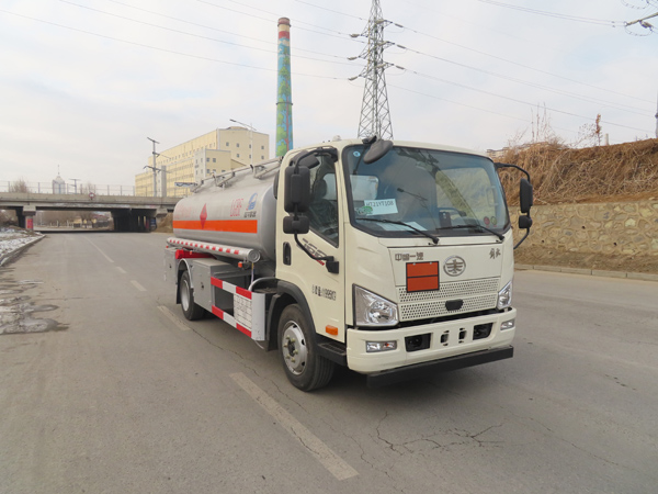 陸平機器牌LPC5120GJYC6加油車