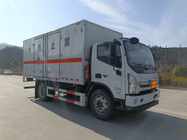 爆破器材运输车