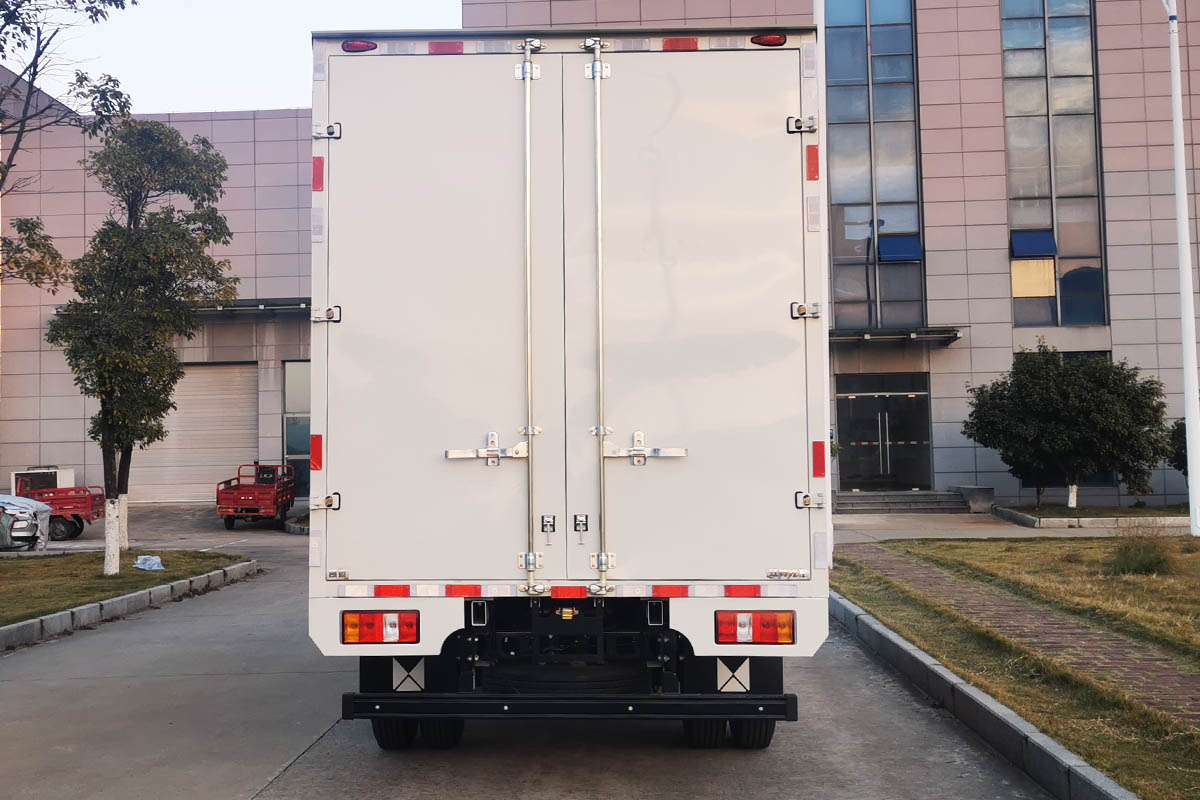 江鈴牌JX5044XXYTGA26廂式運輸車公告圖片