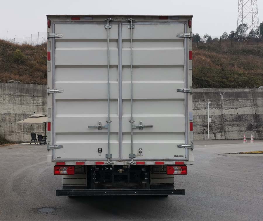 江鈴牌JX5079XXYTKH26廂式運(yùn)輸車公告圖片