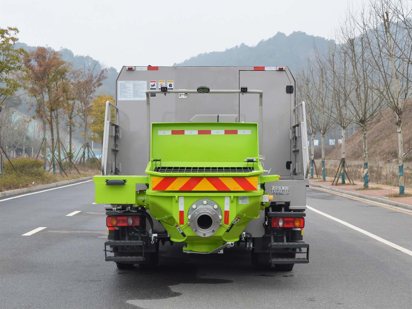 中聯(lián)牌ZLJ5151THBEF車載式混凝土泵車公告圖片