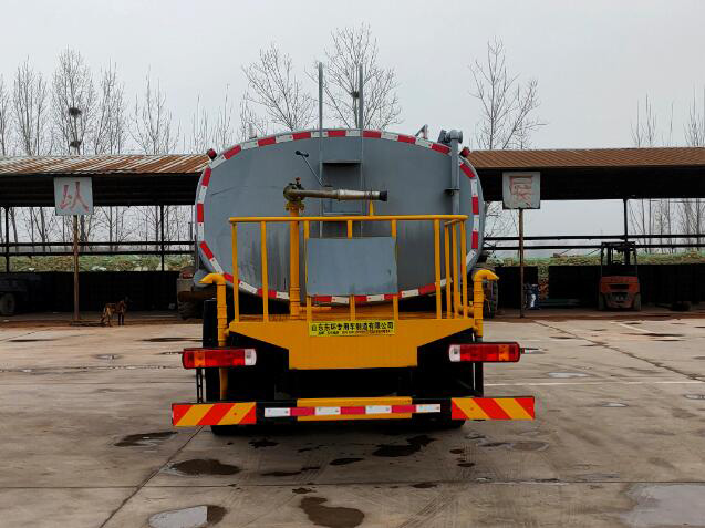 東環(huán)威牌JDH5165GPSBJ6綠化噴灑車公告圖片