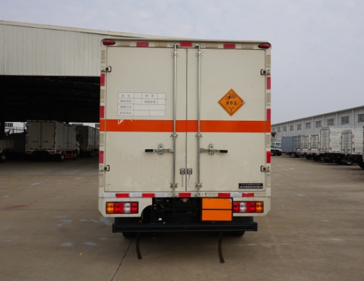 江鈴江特牌JMT5079XQYXG26A爆破器材運(yùn)輸車公告圖片