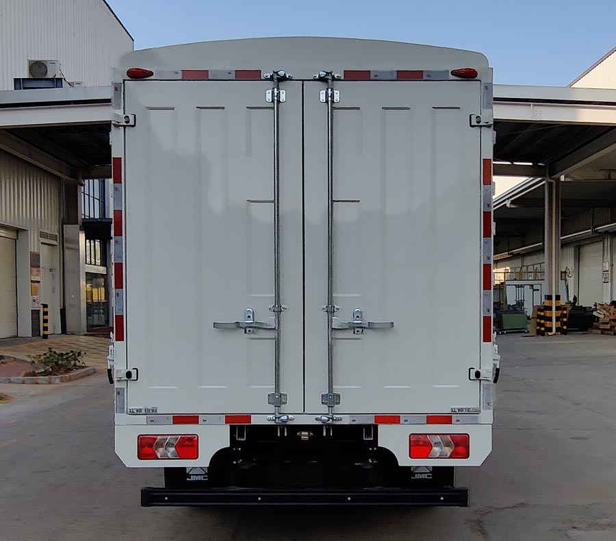 江鈴牌JX5044CCYTGB26倉柵式運(yùn)輸車公告圖片