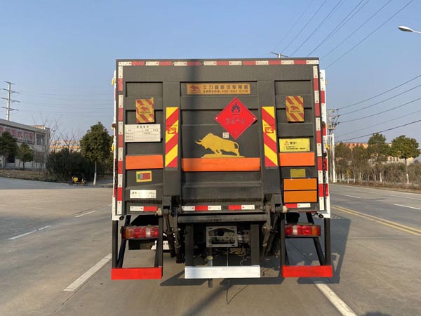 楚勝牌CSC5266TQPZ6氣瓶運(yùn)輸車公告圖片