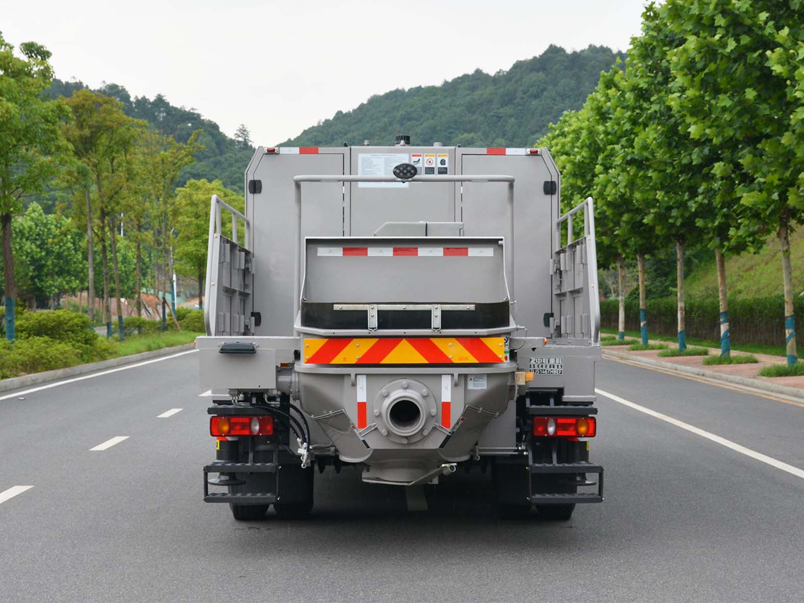 中聯(lián)牌ZLJ5146THBEF車載式混凝土泵車公告圖片