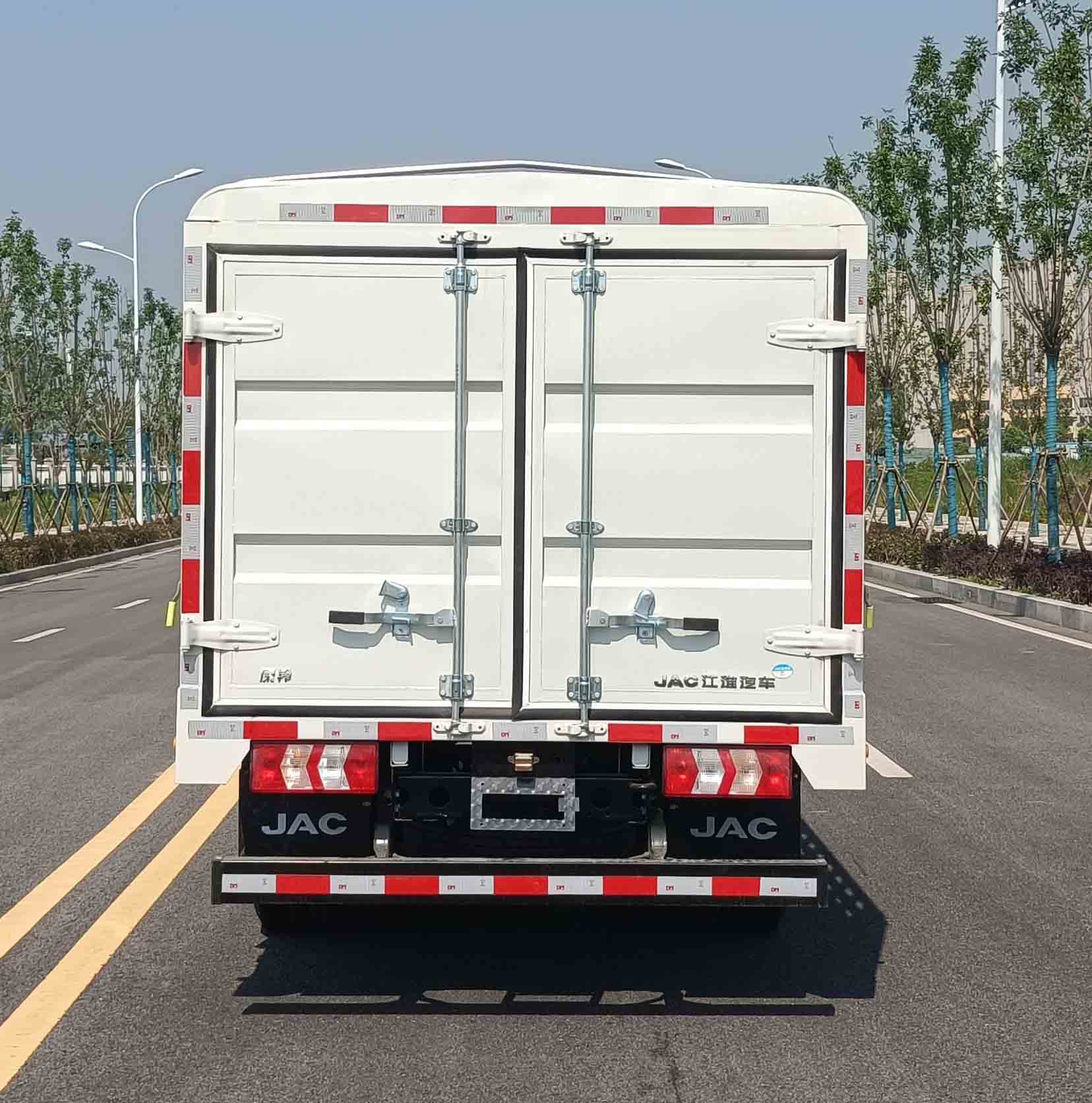 江淮牌HFC5041CCYP23K1C1S倉(cāng)柵式運(yùn)輸車公告圖片