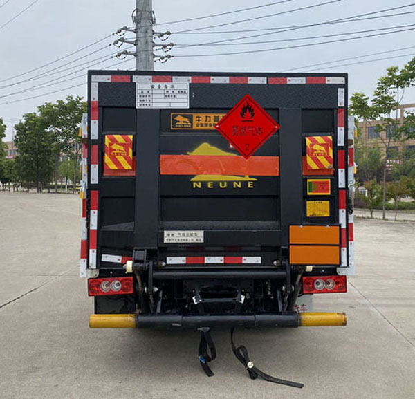 楚勝牌CSC5044TQPB6氣瓶運(yùn)輸車公告圖片