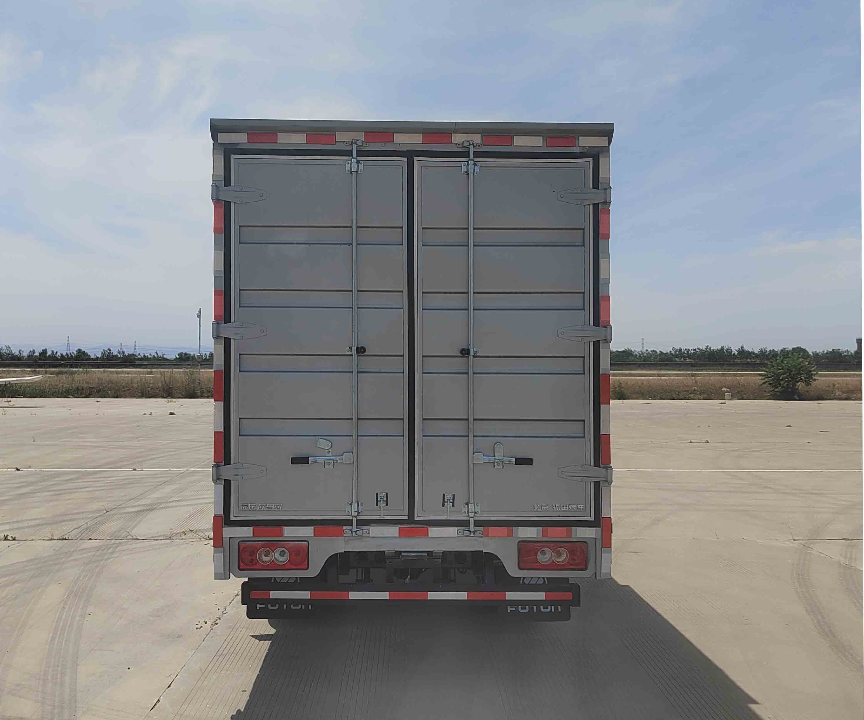 福田牌BJ5044XXY-FK2廂式運(yùn)輸車公告圖片