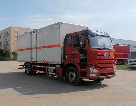 順風(fēng)智造牌SFZ5180XZWCAJ6雜項(xiàng)危險(xiǎn)物品廂式運(yùn)輸車(chē)公告圖片