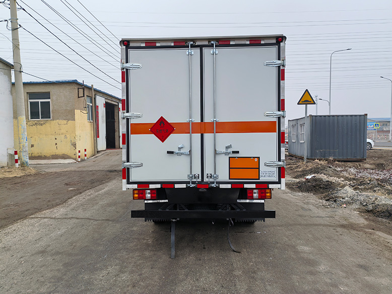 駝馬牌JLC5041XRQHC易燃?xì)怏w廂式運(yùn)輸車公告圖片