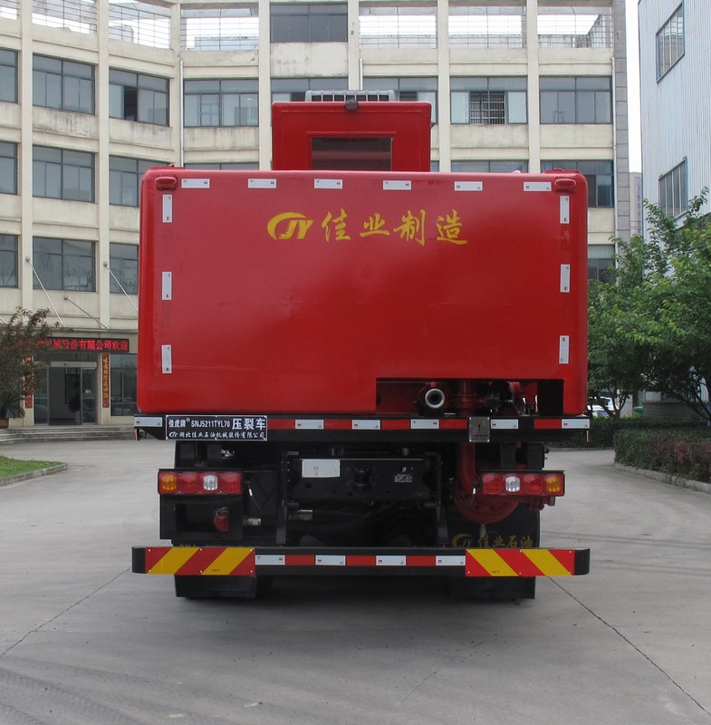 佳虎牌SNJ5211TYL70壓裂車(chē)公告圖片