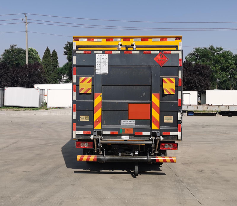 紅宇牌HYJ5040XRQ-BJ易燃?xì)怏w廂式運(yùn)輸車公告圖片