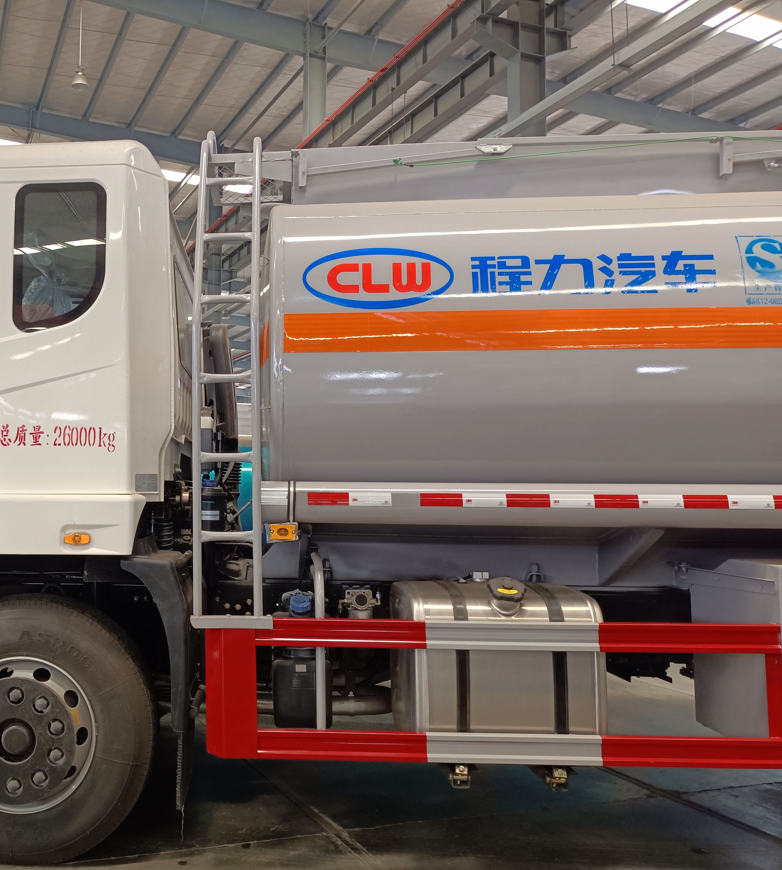 程力牌CL5260GYY6BWG運(yùn)油車(chē)公告圖片