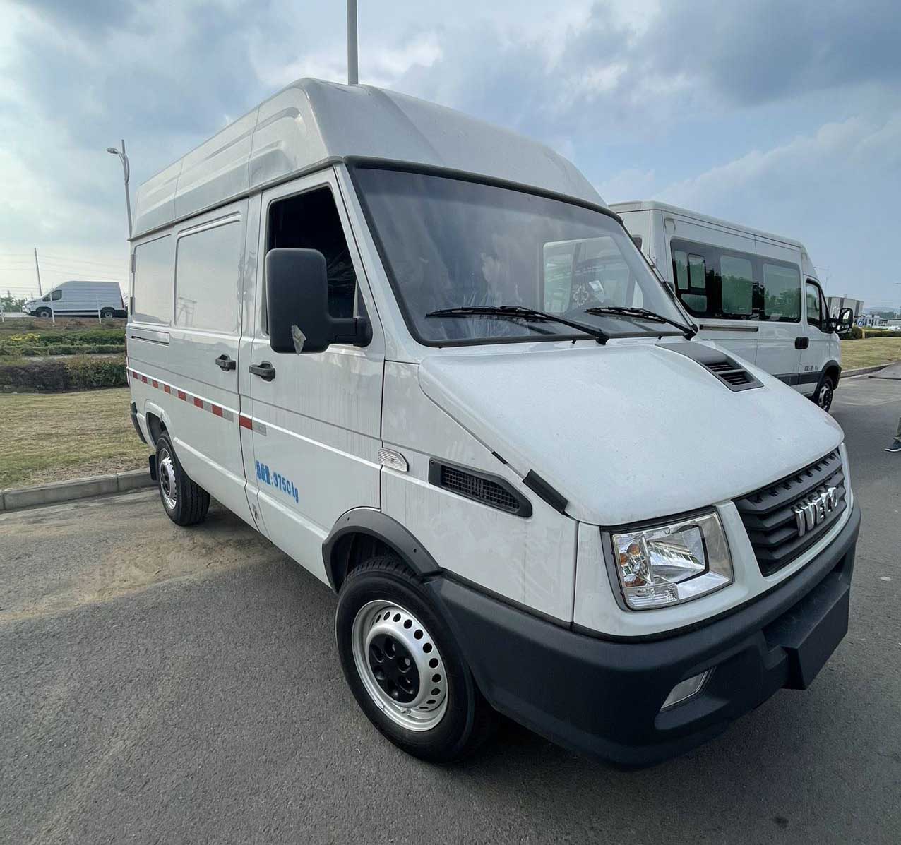 依維柯牌NJ5046XXYQA廂式運(yùn)輸車公告圖片