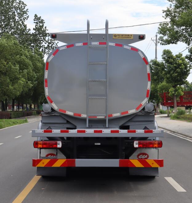 中汽力威牌HLW5312GPGCA6普通液體運(yùn)輸車公告圖片