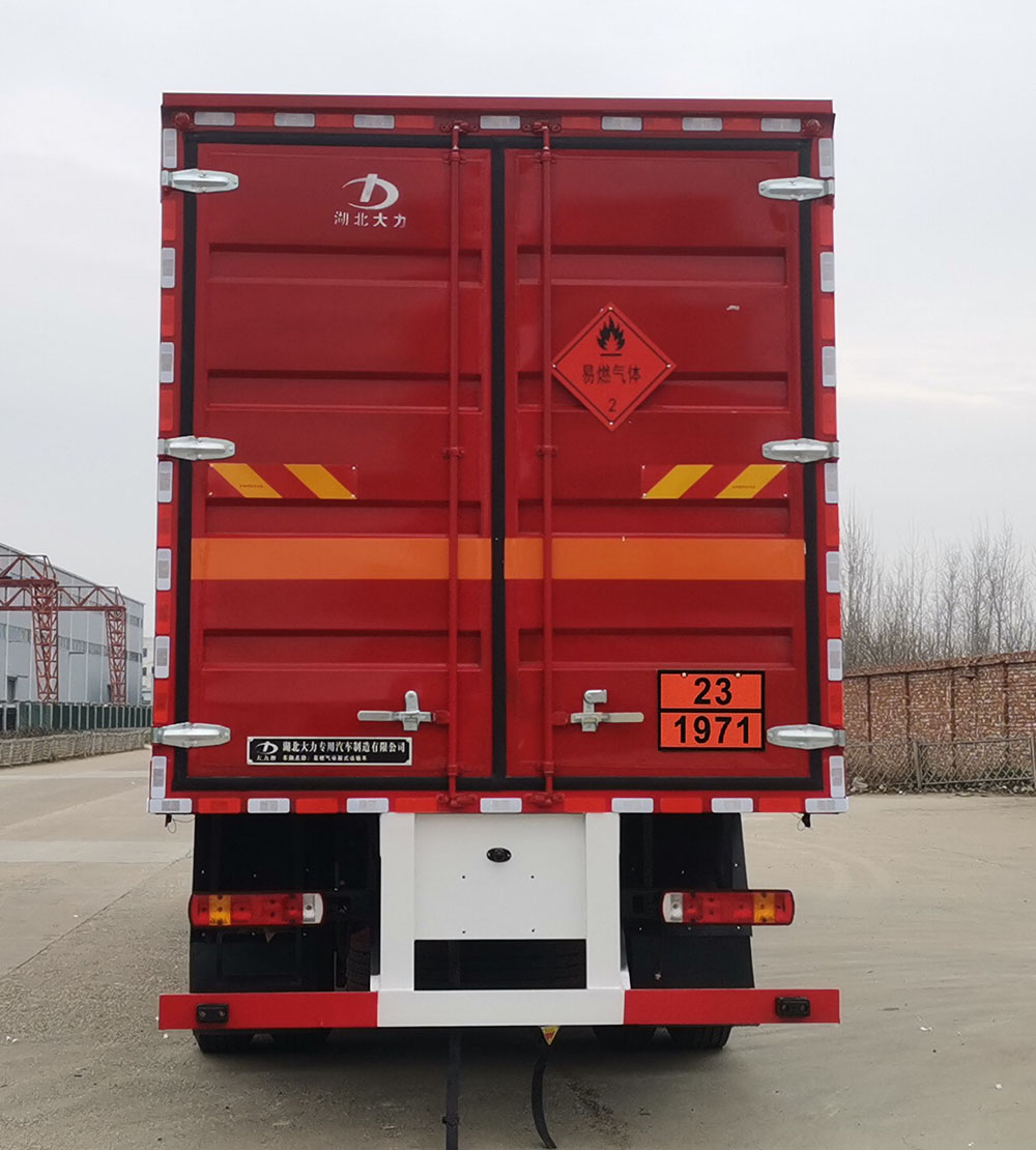 大力牌DLQ5322XRQCA6易燃?xì)怏w廂式運(yùn)輸車公告圖片