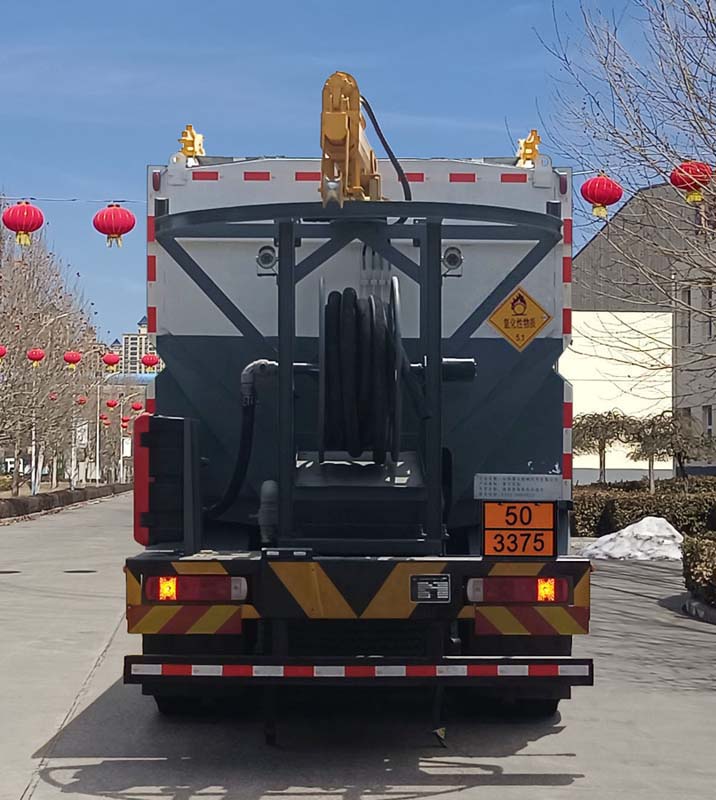 惠豐安拓牌SXH5321THRD2現(xiàn)場(chǎng)混裝乳化炸藥車公告圖片