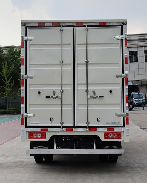 廂式運(yùn)輸車圖片