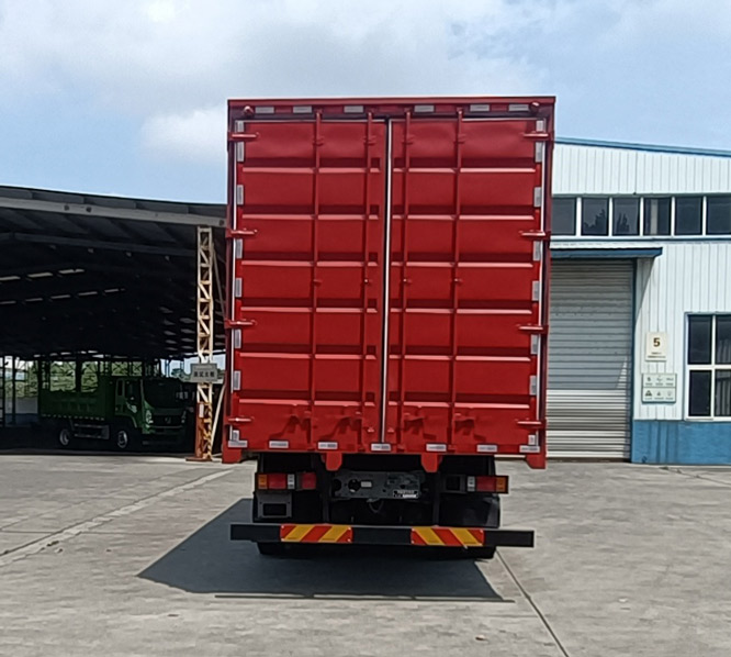 豪沃牌ZZ5184XXYN7117F11廂式運(yùn)輸車公告圖片