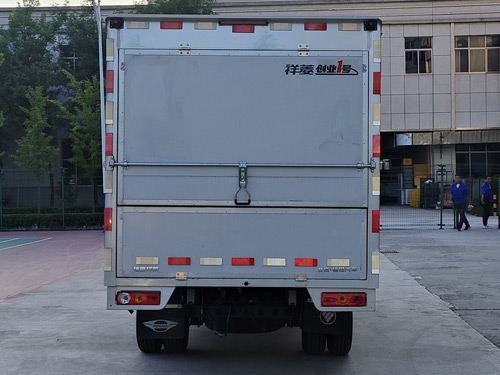 福田牌BJ5030XYK5JV7-35翼開(kāi)啟廂式車(chē)公告圖片