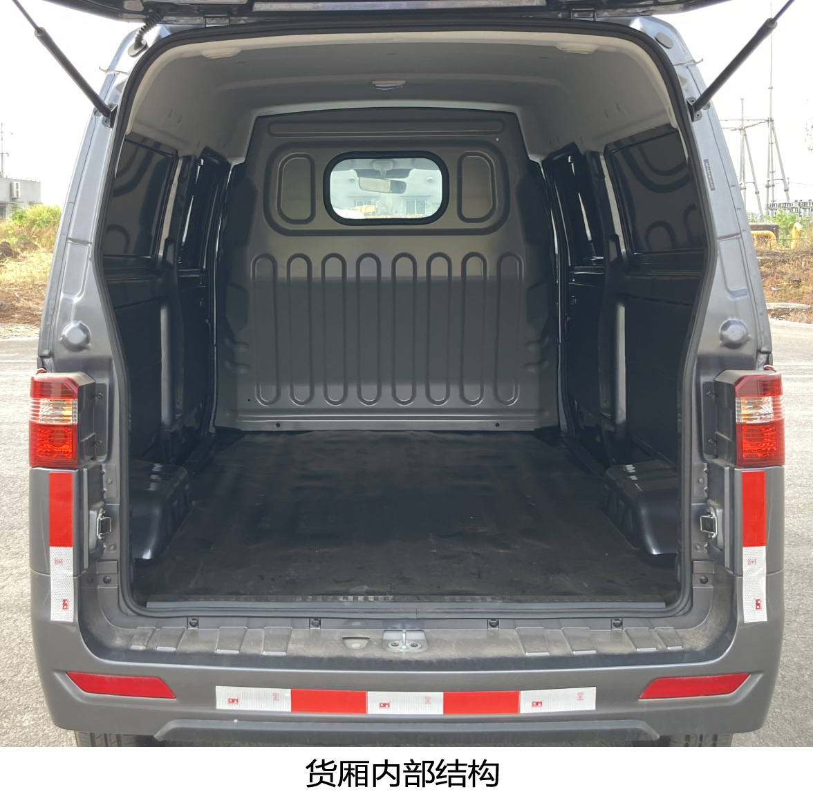 鑫源牌JKC5028XXYB6X2廂式運(yùn)輸車公告圖片