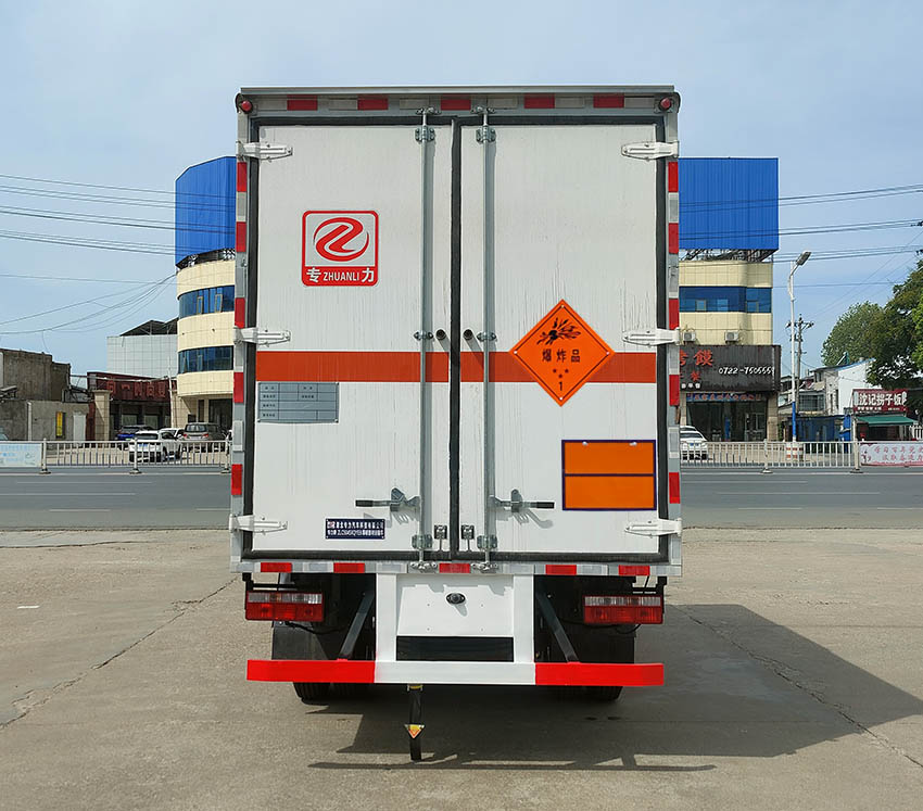 專力牌ZLC5045XQYE6爆破器材運(yùn)輸車公告圖片