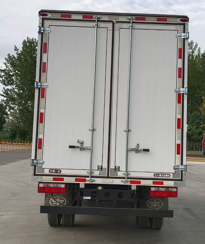 解放牌CA5045XXYP40K56L2E6A84廂式運(yùn)輸車公告圖片