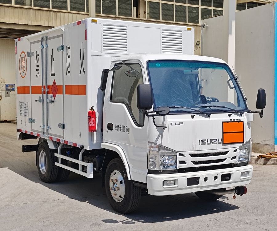 慶鈴牌QL5040XRQMVFAJ易燃?xì)怏w廂式運輸車