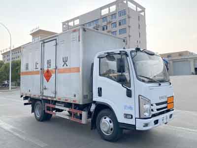 楚勝牌CSC5040XRYJW6易燃液體廂式運(yùn)輸車(chē)