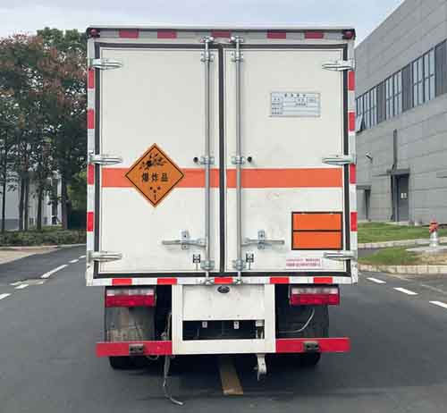 同銳通牌CAA5040XQYC6爆破器材運(yùn)輸車公告圖片