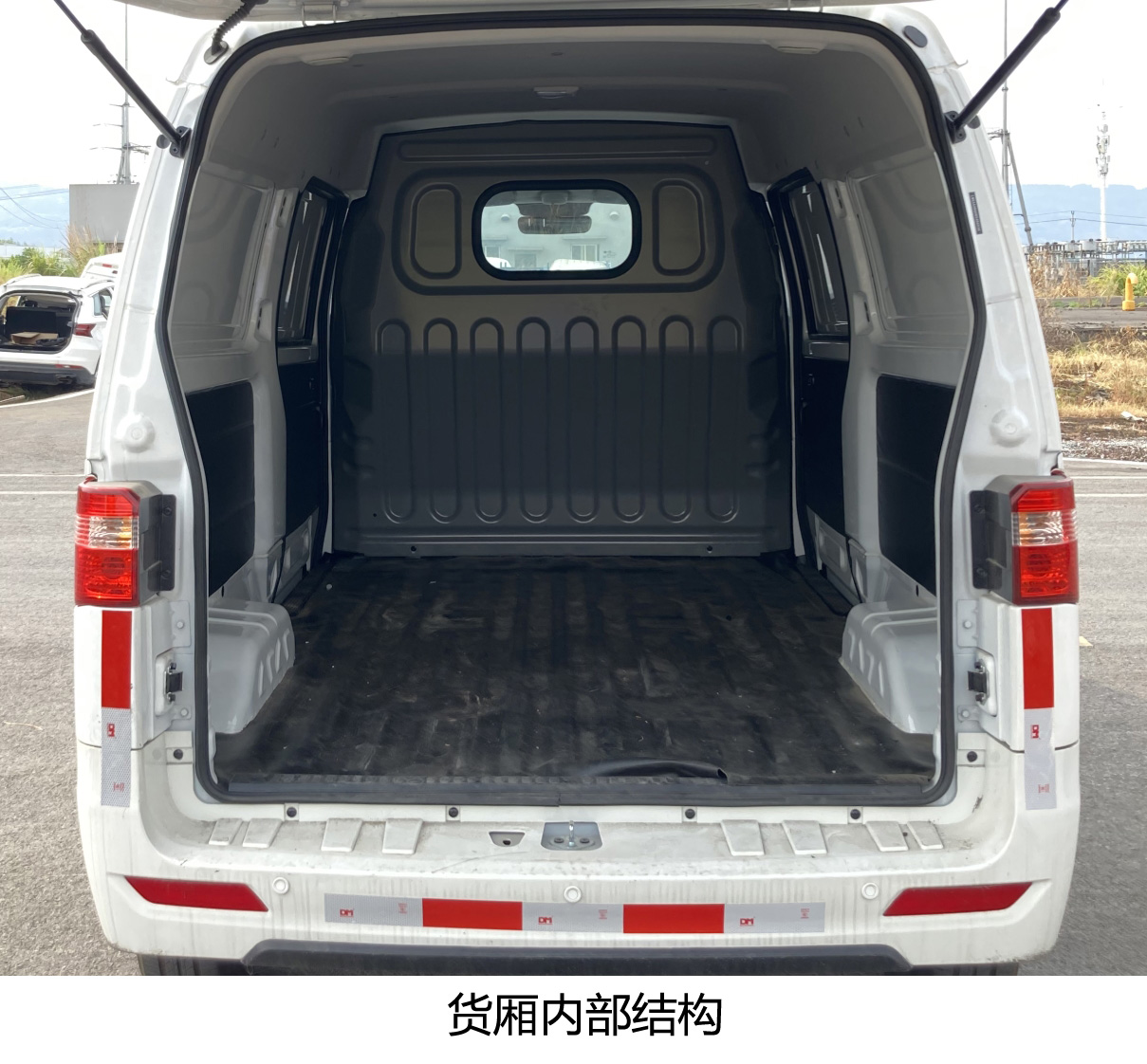 鑫源牌JKC5028XXYB6X3廂式運輸車公告圖片