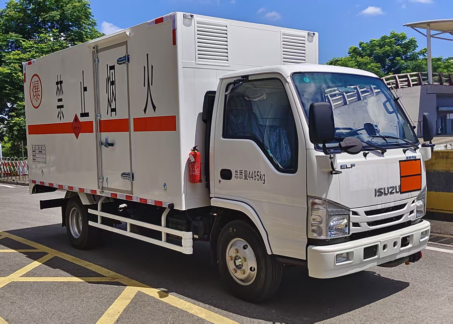 慶鈴牌QL5040XRQMVHAJ易燃?xì)怏w廂式運輸車