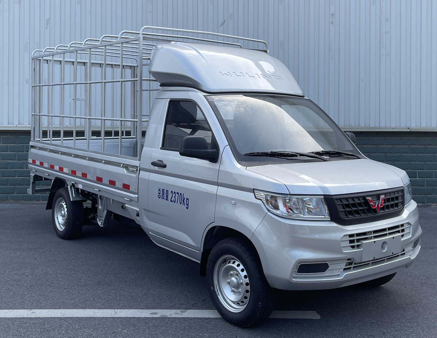 五菱牌LZW5028CCYGHUU倉(cāng)柵式運(yùn)輸車公告圖片